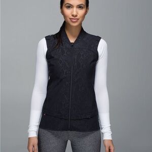 Lululemon Athletica light speed vest. Desert snake embossed